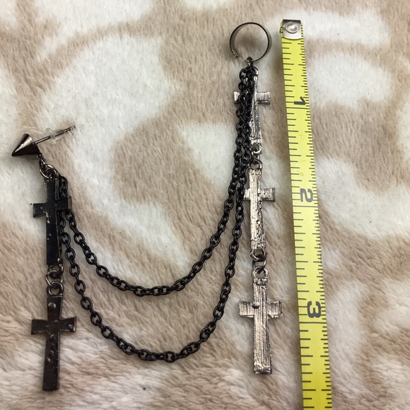 Cross Cuff Earring - Picture 3 of 7