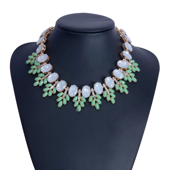Last 1! Green Leaves Chunky Statement Necklace - Picture 4 of 5