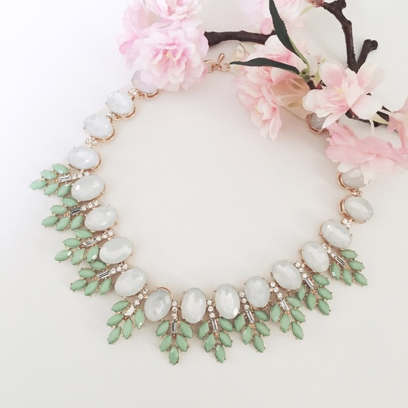 Last 1! Green Leaves Chunky Statement Necklace - Picture 3 of 5