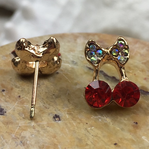 1-HOUR SALE Cherry 🍒 Earrings - Picture 5 of 7