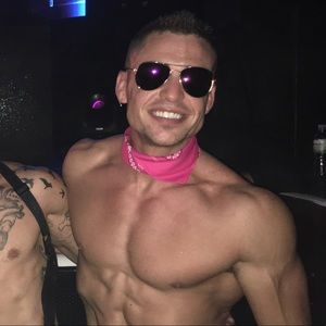 Meet your Posher, Cory