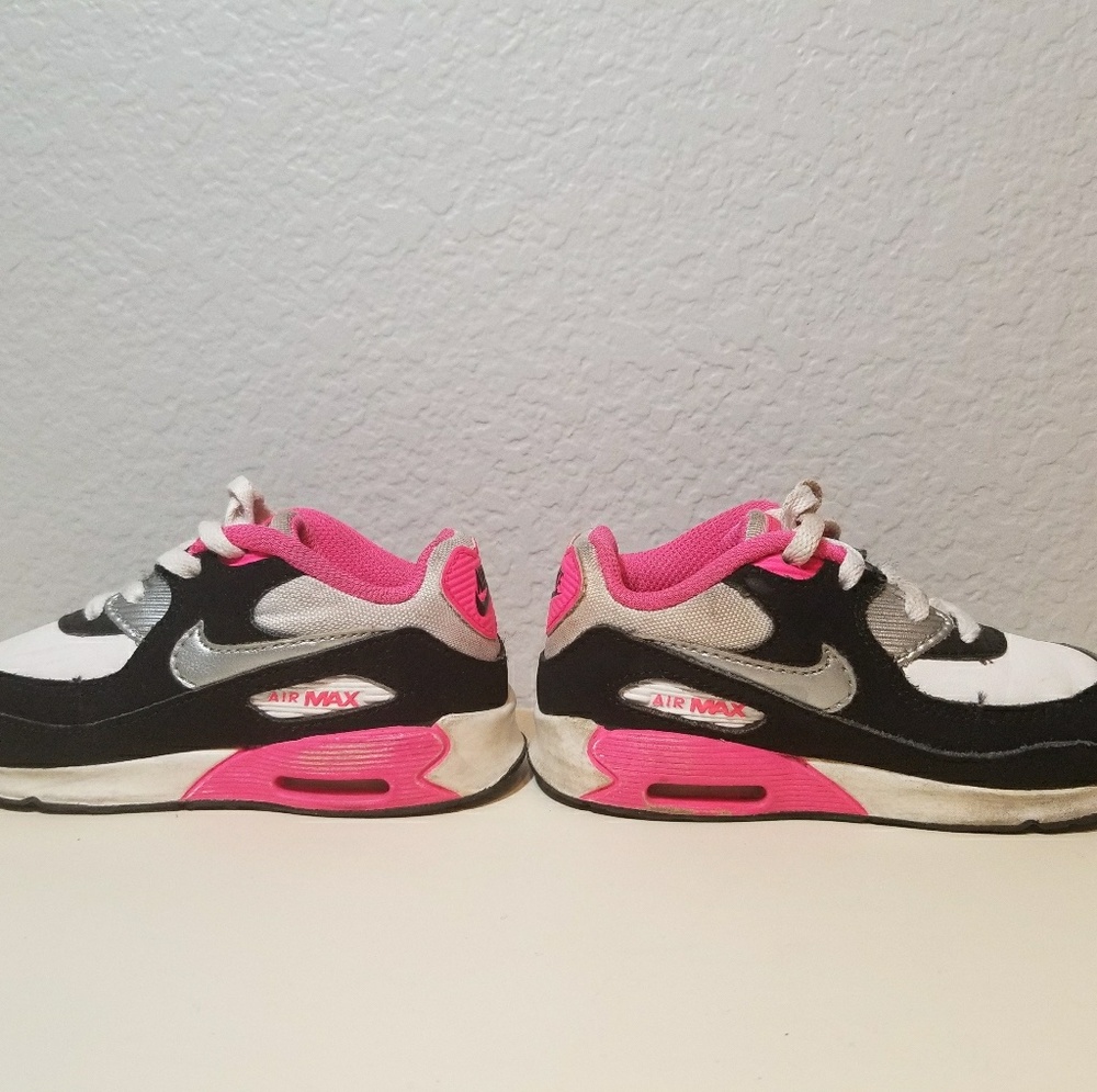 NIKE - Picture 2 of 5