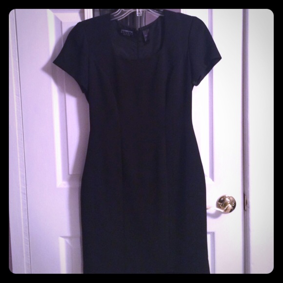 Classic Shortsleeve Black Dress