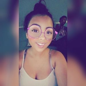 Meet your Posher, Leslie