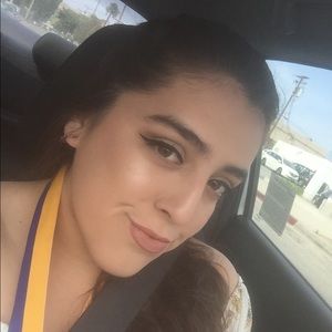 Meet your Posher, Alexis