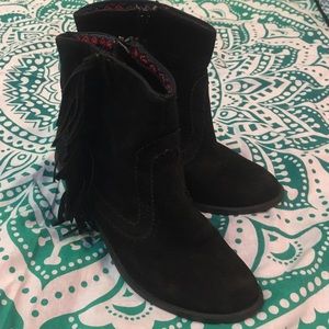 Black suede tassled ankle boots!
