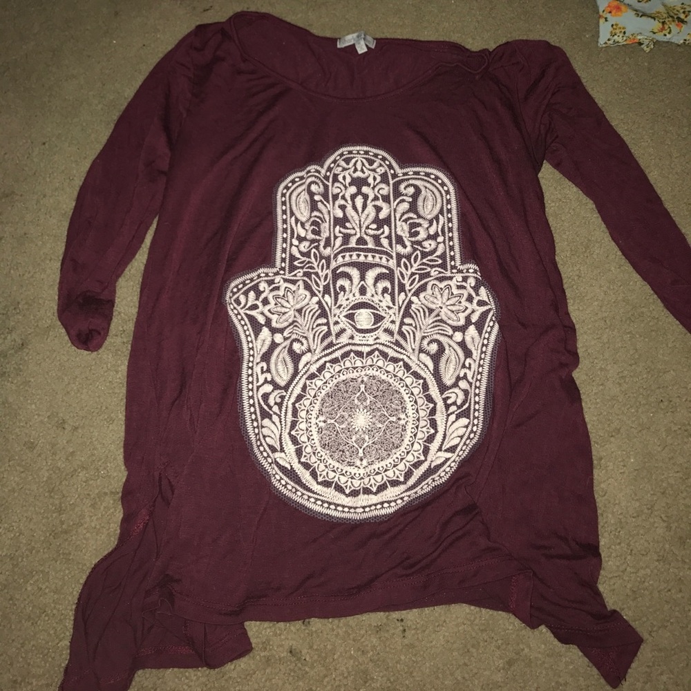 Long sleeved maroon shirt with design