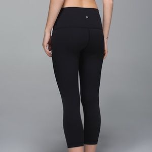 Black lululemon wunder under crops