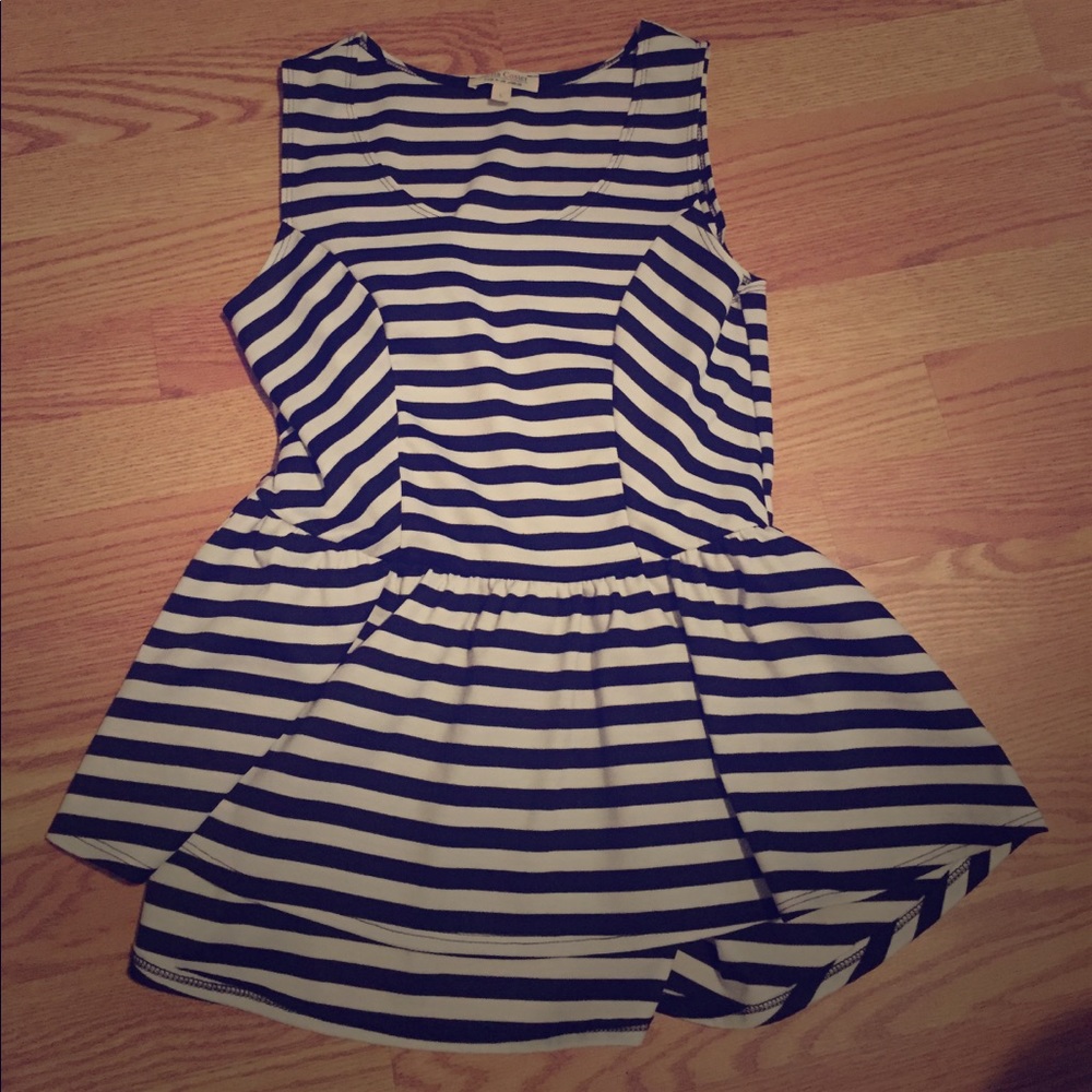 Adorable striped peplum top. juniors Large