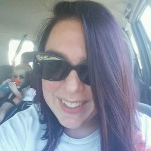 Meet your Posher, Stacy