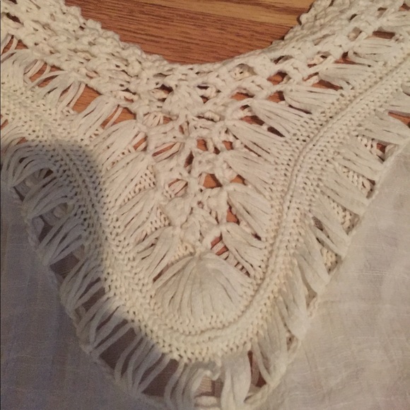 Ivory fringe shawl - Picture 2 of 2