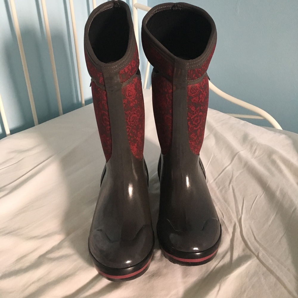 Bogs rain boots like new. Size 8.