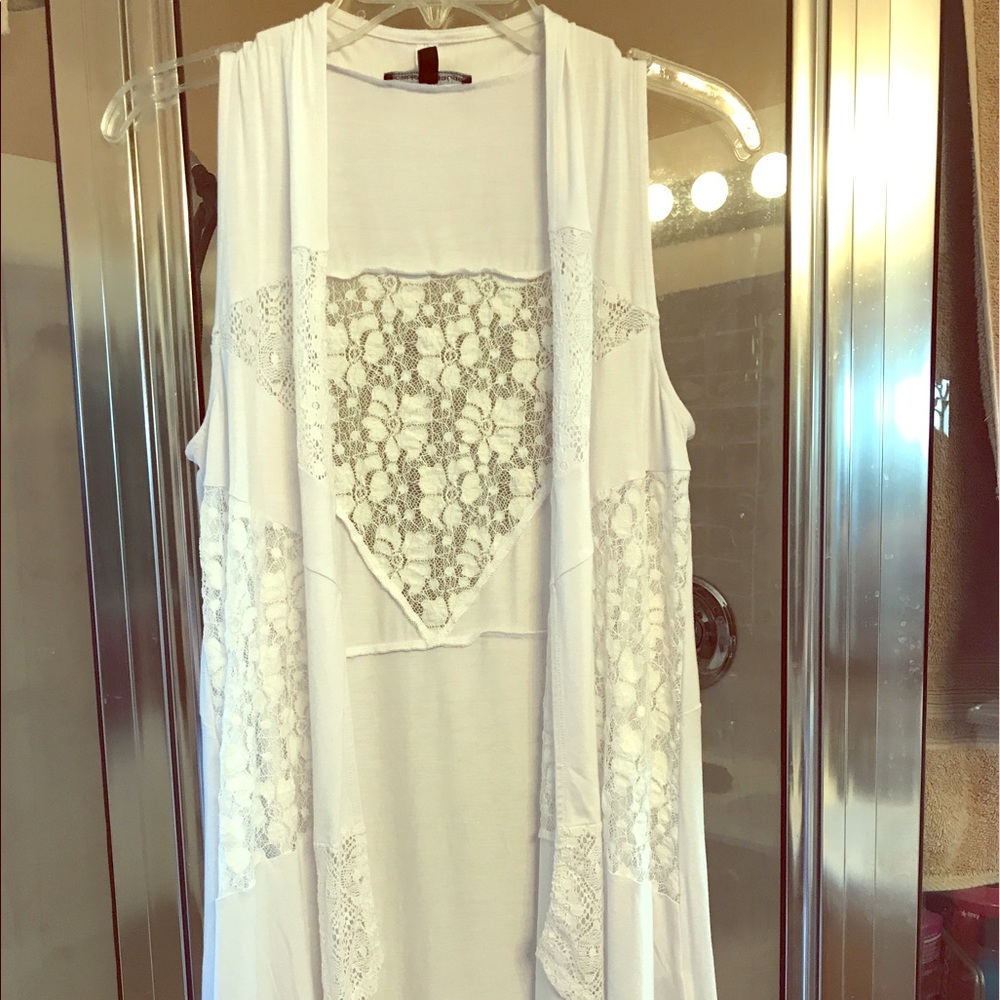 Beautiful white flowy sleeveless cardigan NWOT
