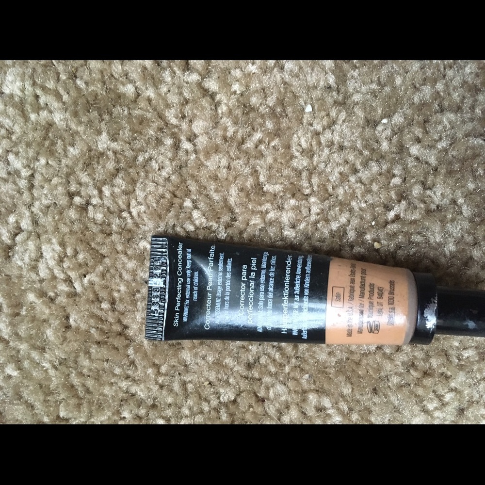 Younique skin perfecting concealer