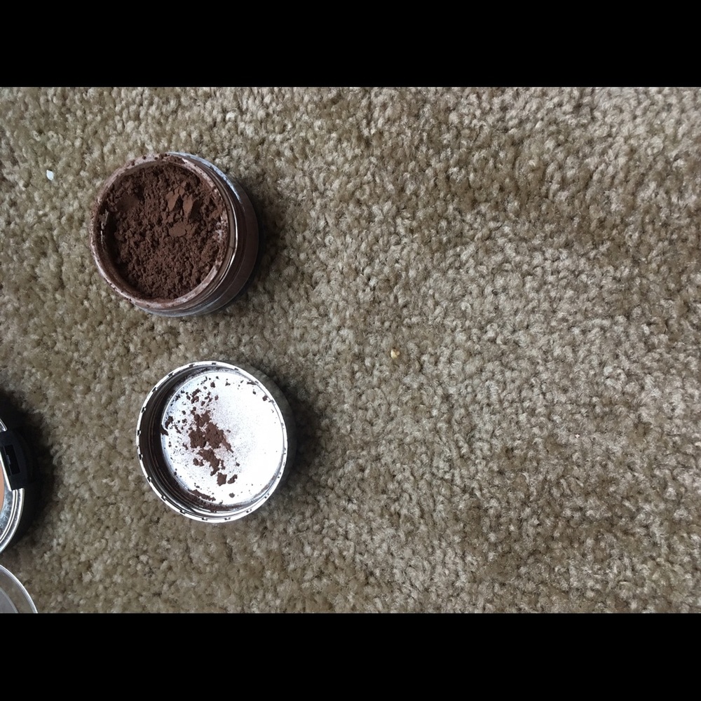 Younique mood struck mineral concealer