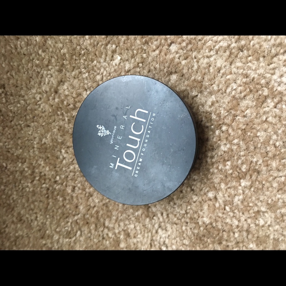 Younique cream foundation