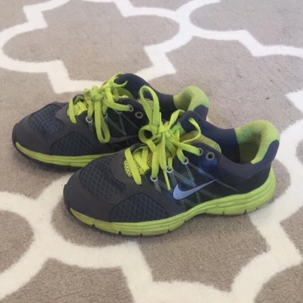 Nike tennis shoes