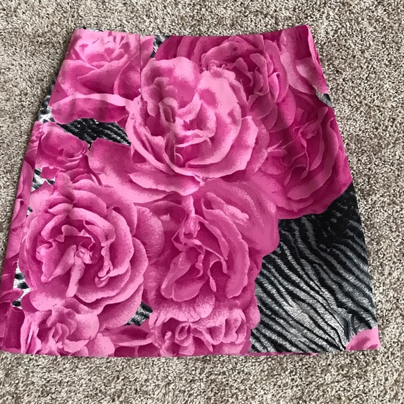 Alberto Makali Dresses & Skirts - Alberto Makali Cache Rose Print Skirt