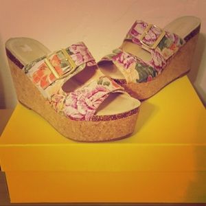 Kenneth Cole Reaction Floral Wedges