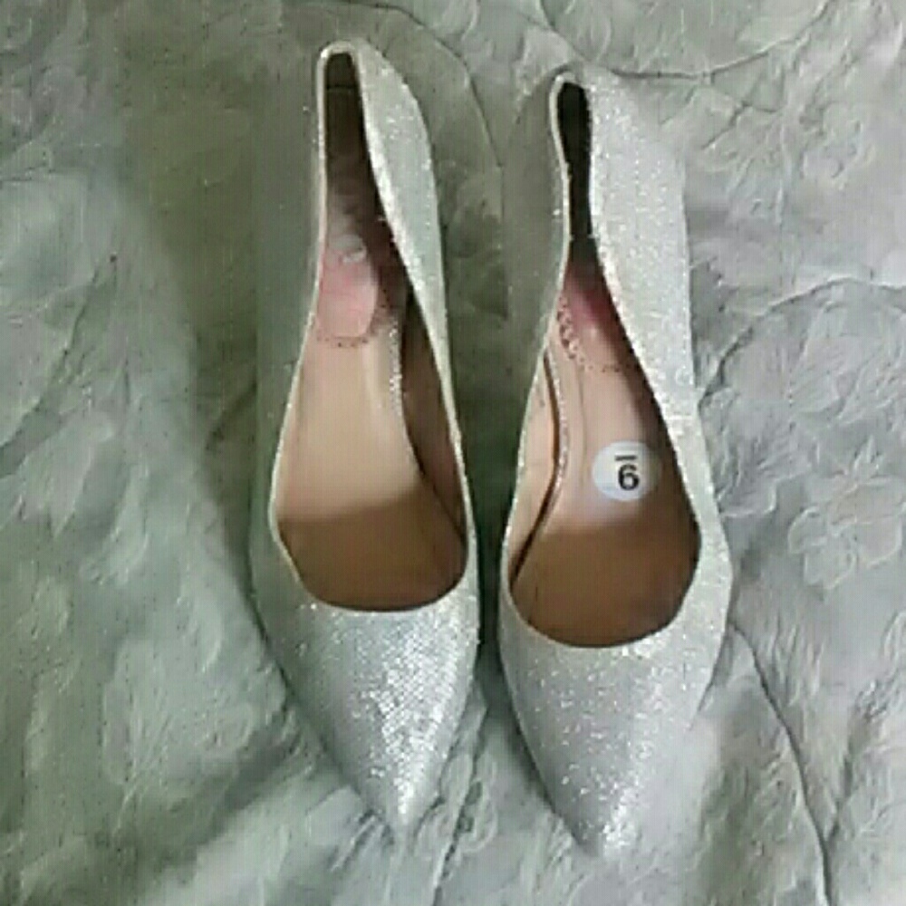 I am sealing a pair of  heels