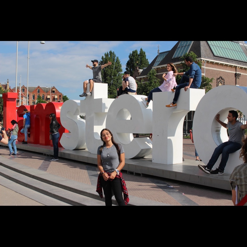 Meet your Posher, Manuela