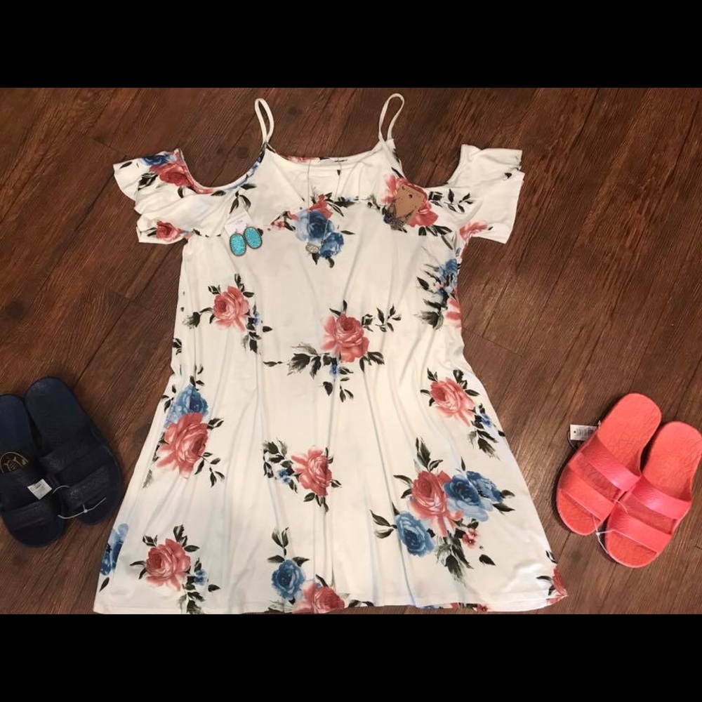 Plus size cold shoulder dress