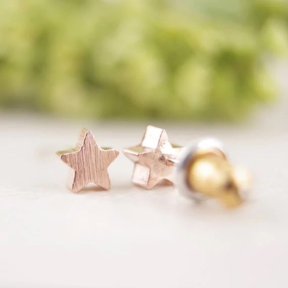 ☀️ Adorable Rose Gold Star Stud Earrings