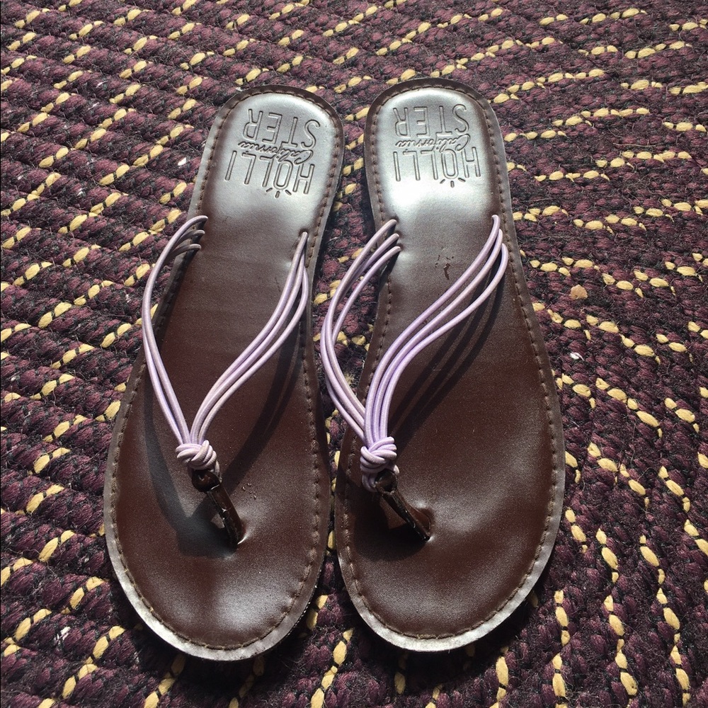 LIKE NEW Hollister flip flops