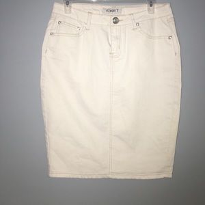 Karen T white skirt, embellished. Size Medium.