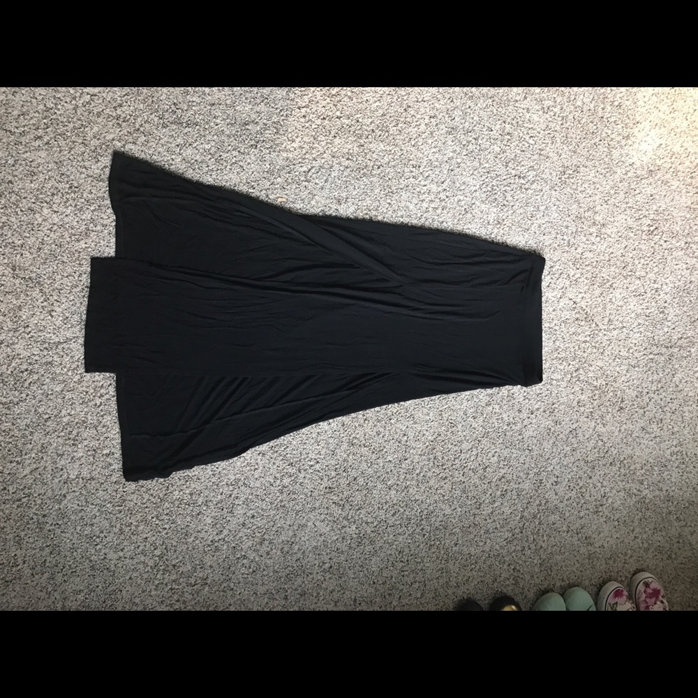 LONG BLACK SKIRT