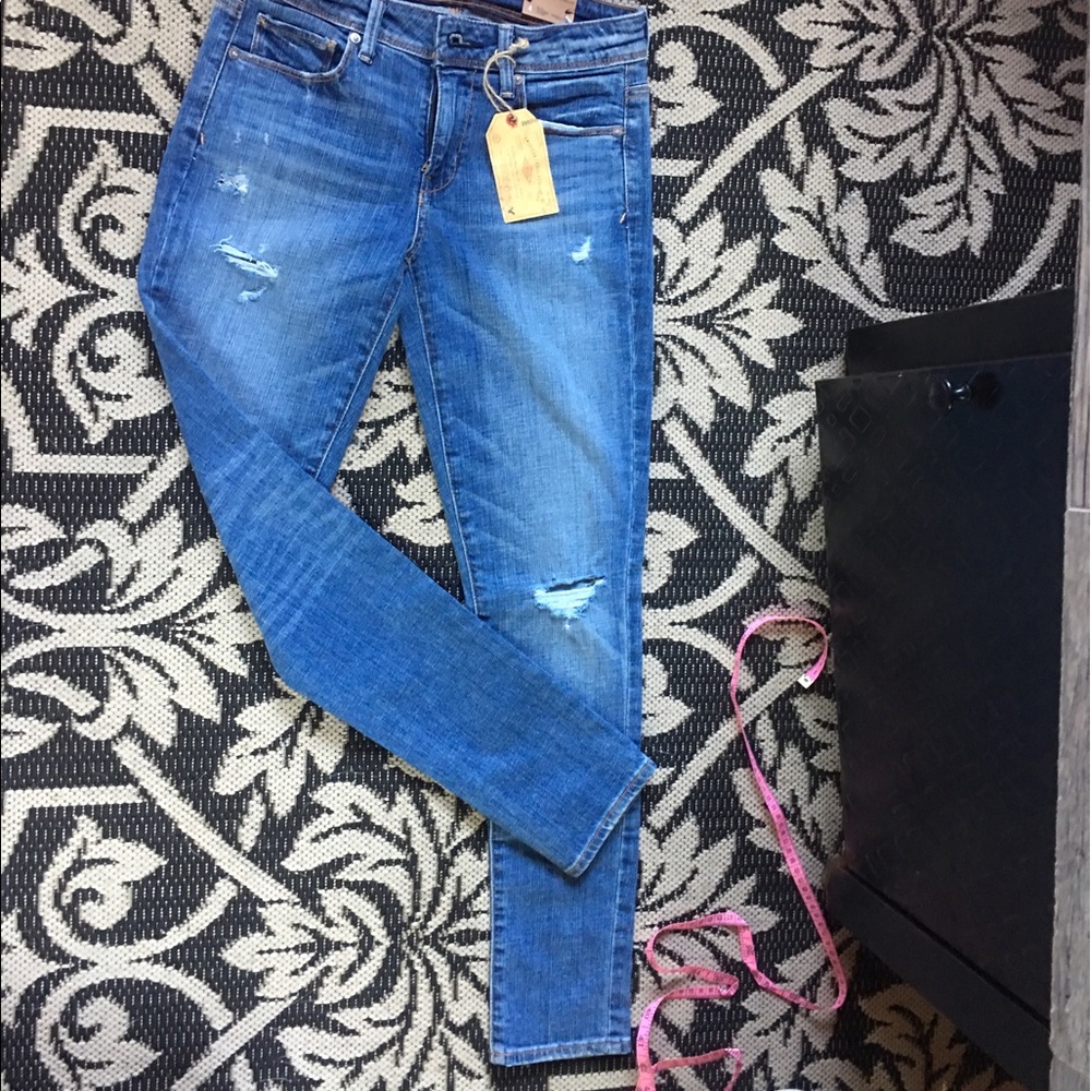 American Eagle distressed jeans
