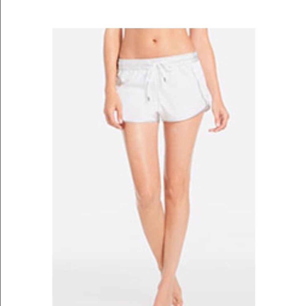NWT! Fabletics white with silver Carrie short II.
