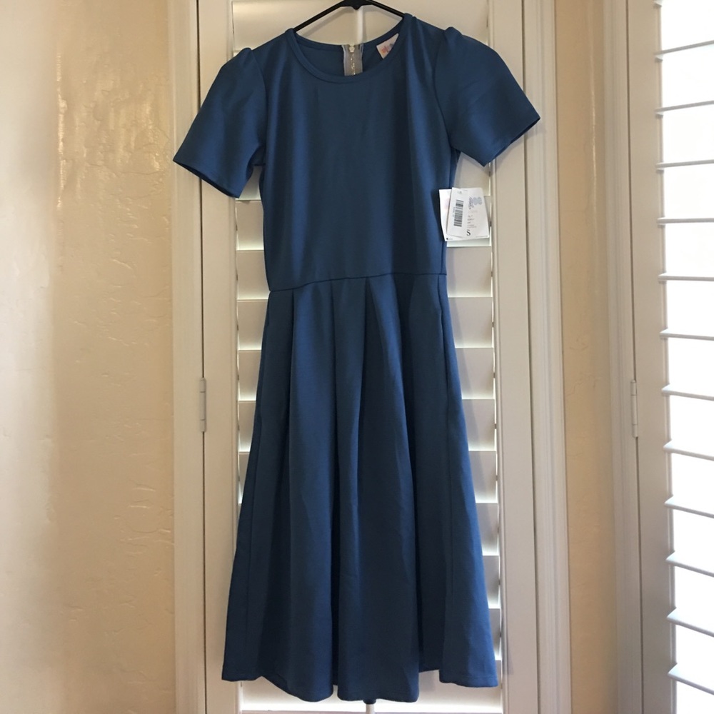 Lularoe Amelia xs fits like an xxs