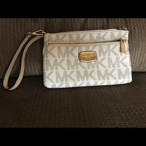 Micheal Kors Wristlet