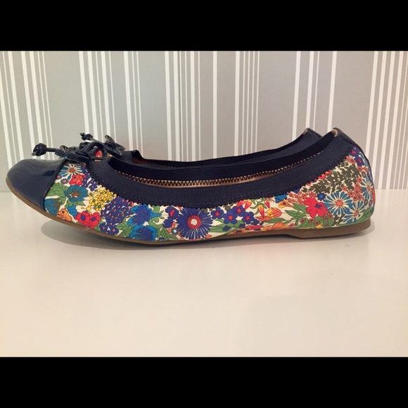 SOLD❌Sperry Patent Navy and Floral Ballet Flats - Picture 3 of 6