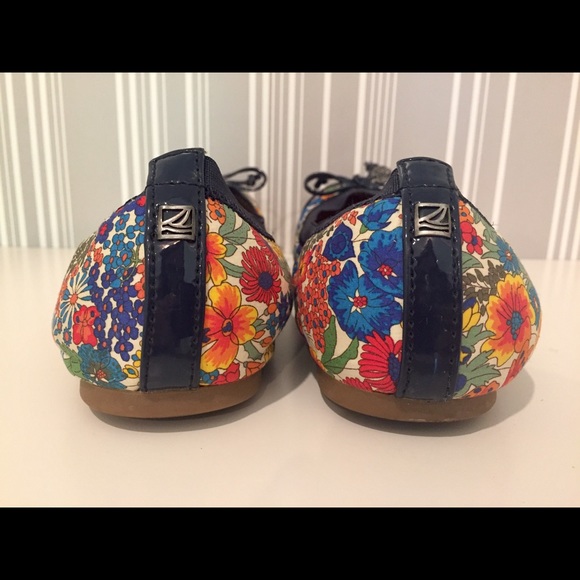 SOLD❌Sperry Patent Navy and Floral Ballet Flats - Picture 4 of 6