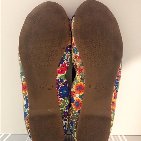 SOLD❌Sperry Patent Navy and Floral Ballet Flats - Picture 6 of 6