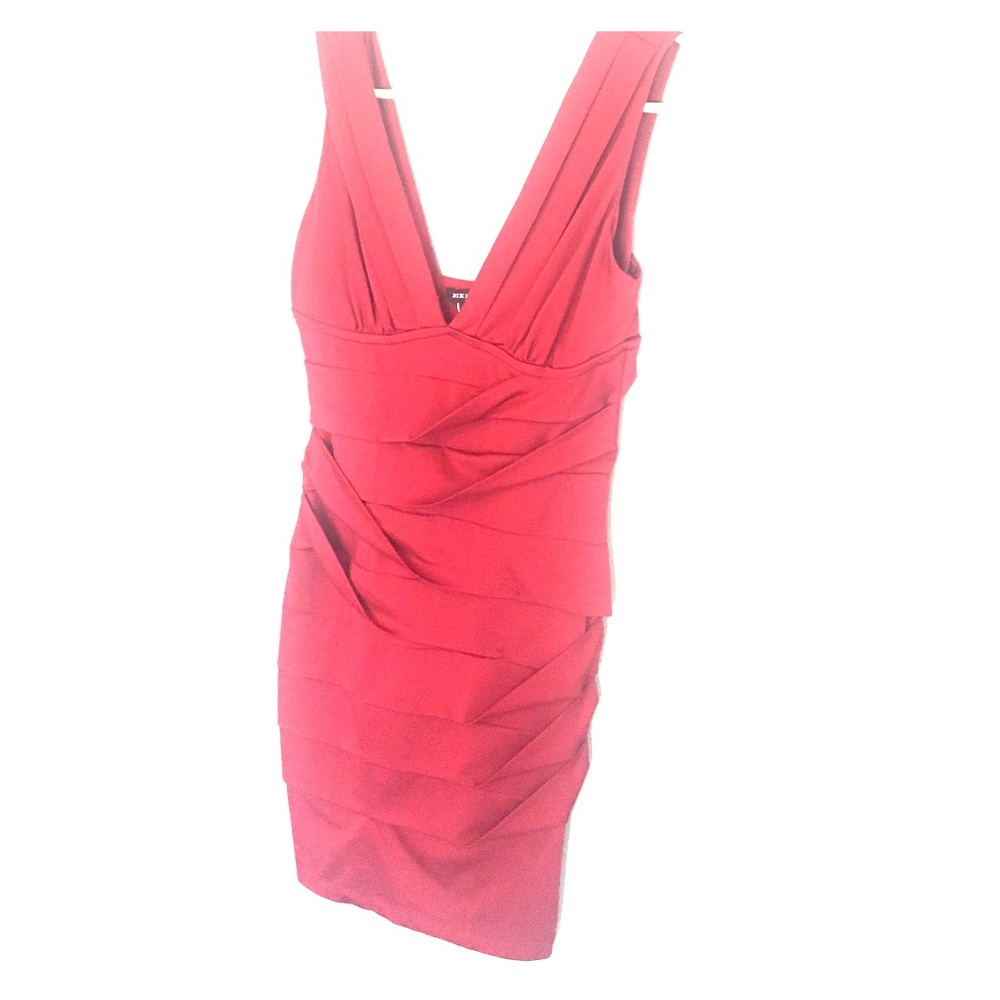 Go out in style! SM maroon dress 8% spandex. EUC