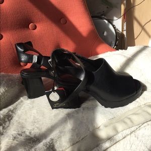 NWT Zara chunky heels