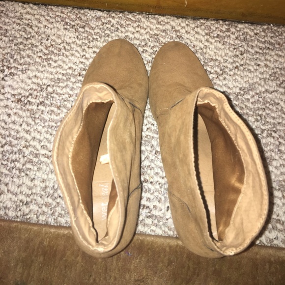 Fall Fashion Booties - Heeled Wedge - Picture 2 of 2