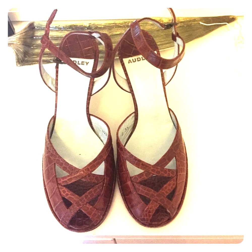 Audley Brown Croc peep toe heels! - Picture 2 of 4