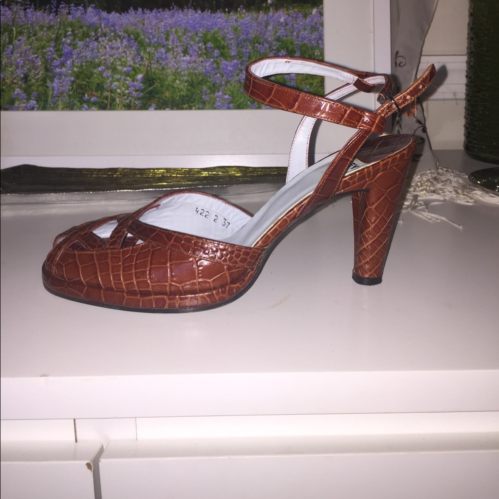 Audley Brown Croc peep toe heels! - Picture 4 of 4