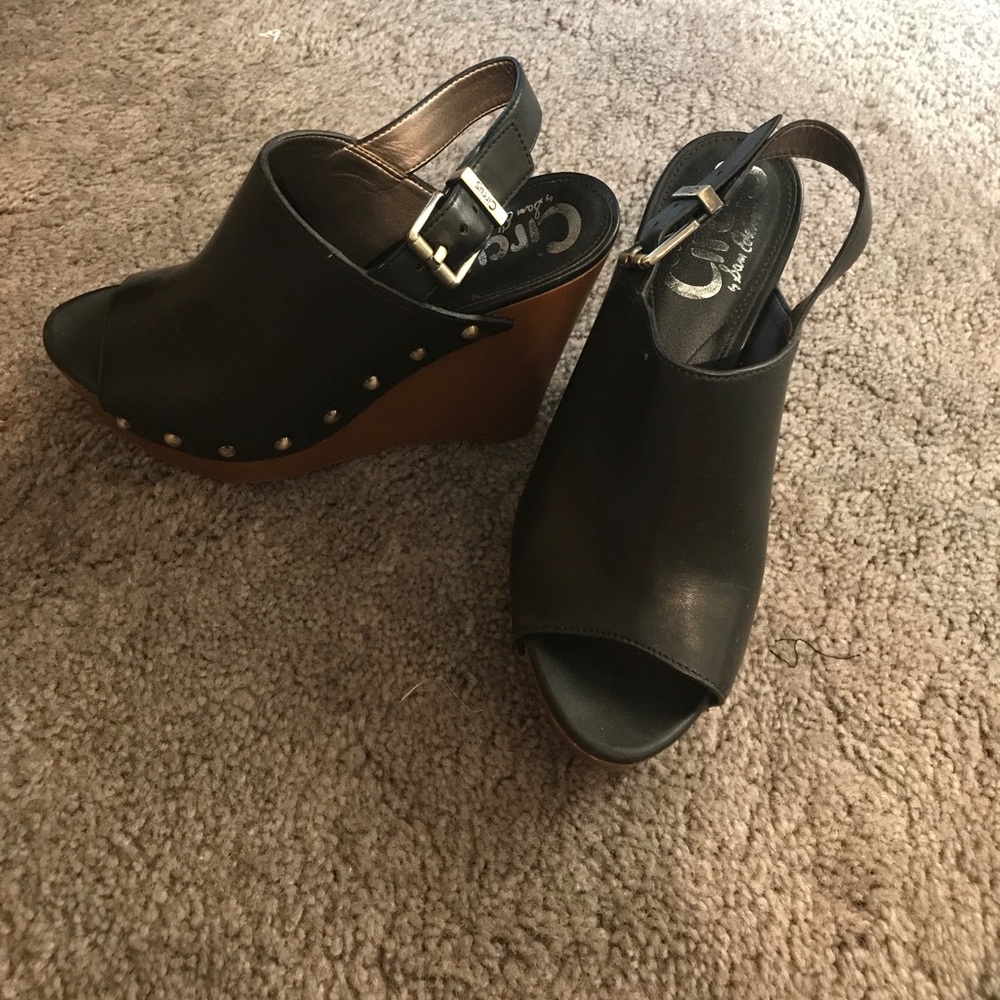 Size 7 wedges