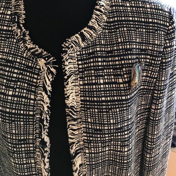 Walking jacket/sweater by St. John - Picture 2 of 5