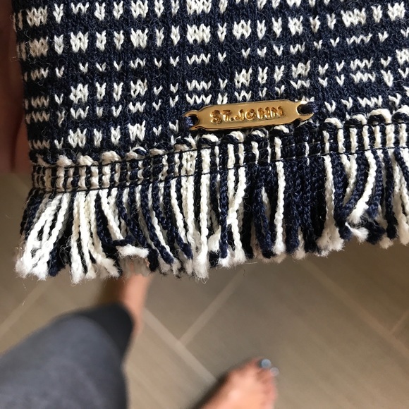 Walking jacket/sweater by St. John - Picture 3 of 5