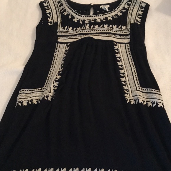embroidered black sundress - Picture 2 of 2