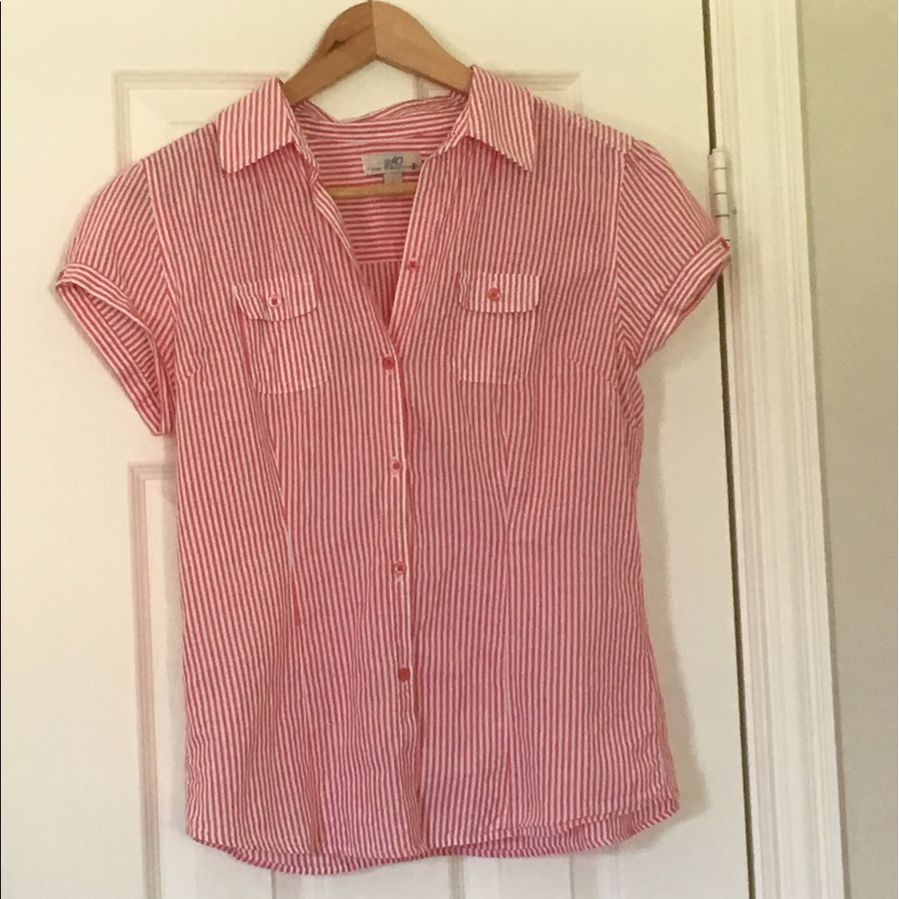 🎀 Pink striped button up shirt!