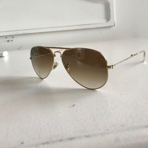 Fold-up brown Rayban aviators