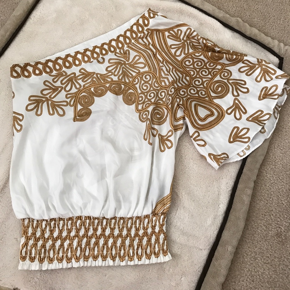 ❌SOLD❌✨✨BEAUTIFUL ONE SLEEVE✨✨