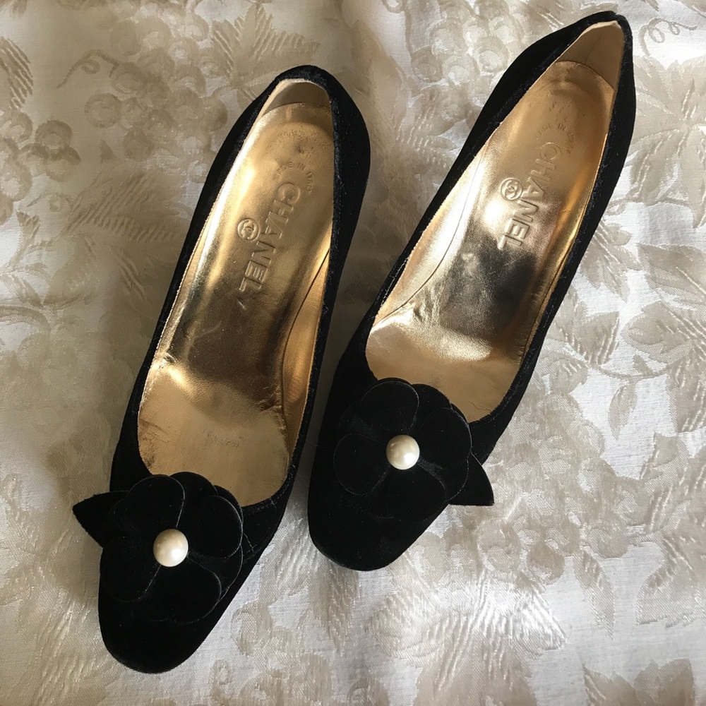 Chanel Black Suede Pumps